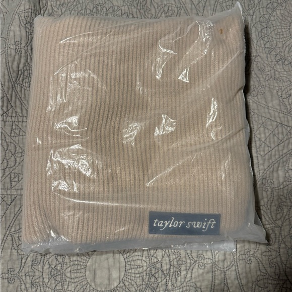 Taylor Swift Folklore Album Chenille Patch Crewneck Sweater & FREE NECKLACE - Picture 7 of 9